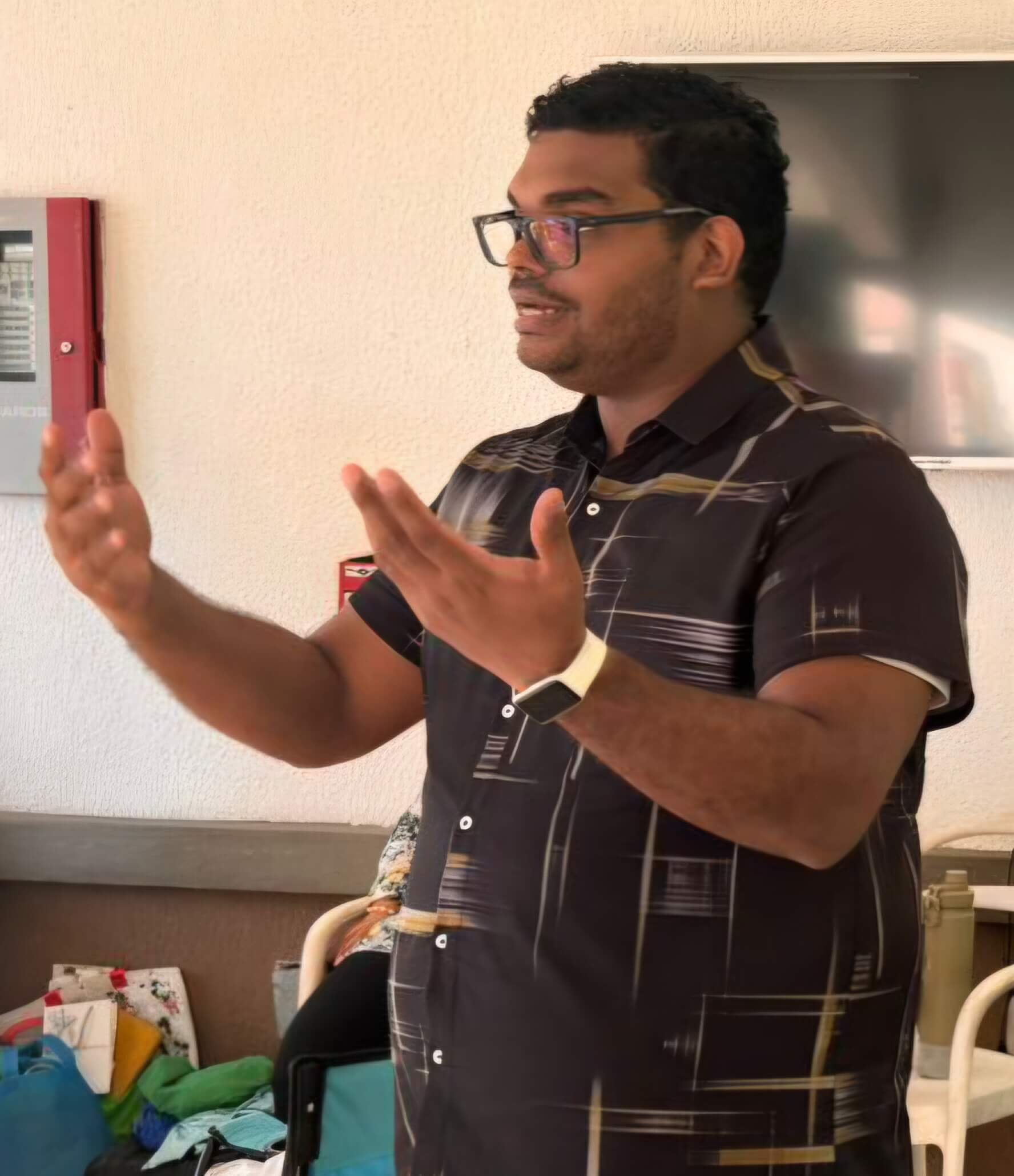 Kevin Carcache presentando en vivo